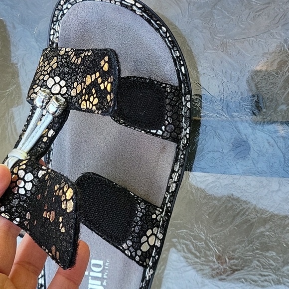 Alegria Leather Black Silver Sandals NWOT Printed Strap Fiona Tessel Flats Sz.39 - Picture 10 of 15